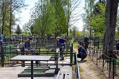 У православных верующих - Радуница