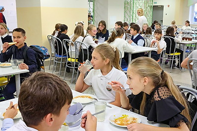 В школах Беларуси подходит к завершению первая учебная четверть