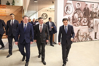 Турчин прибыл с официальным визитом в Казахстан