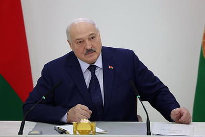 Лукашенко проголосовал на президентских выборах и провел пресс-конференцию для СМИ