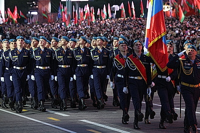 Военный парад по случаю 80-летия Победы прошел у стелы \"Минск - город-герой\"