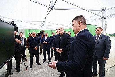 Лукашенко совершил рабочую поездку в Петриковский район