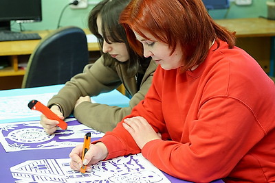 Белорусское ремесло возвращается. В Могилеве студенты колледжа осваивают вытинанку