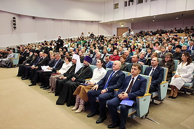 \"Формирование личности и вызовы времени\". Рождественские чтения открылись в Национальной библиотеке