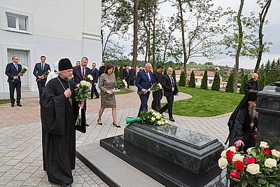 Лукашенко посетил монастырь в Жировичах