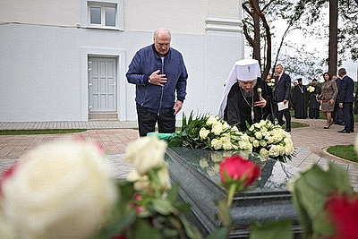 Лукашенко посетил монастырь в Жировичах