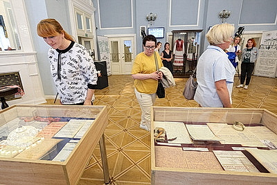 Купаловский театр представил совместную выставку с Национальным архивом Беларуси