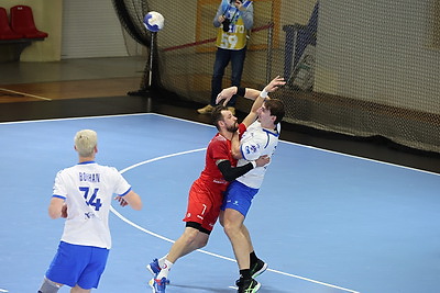 Гандболисты \"Машеки\" уступили \"Зениту\" в SEHA-лиге