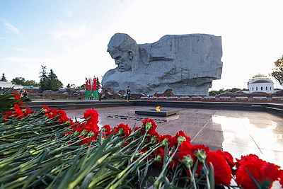 В Брестской крепости участники \"Поезда Памяти\" почтили память погибших на войне