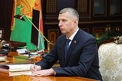 Лукашенко принял с докладом главу Администрации Президента