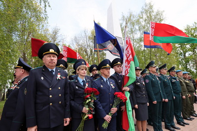 Памятный знак жертвам геноцида белорусского народа \"Древо жизни\" открыли в Витебске