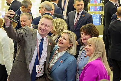 Второе заседание VII ВНС продолжает работу