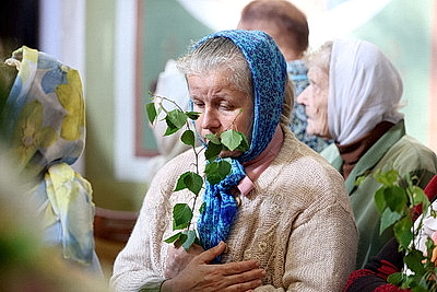 Православные верующие празднуют День Святой Троицы в Гродненском Свято-Рождество-Богородичном женском монастыре