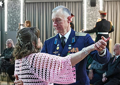 Теплый привет из молодости. Офицерский бал в Витебске собрал ветеранов воинской службы