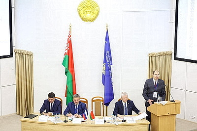 Сверка позиций и обмен опытом госуправления. Дук о стажировке российских управленцев в Беларуси