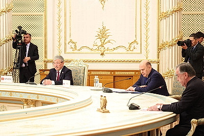 В Душанбе состоялась встреча президента Таджикистана с участниками заседания Совета глав правительств СНГ