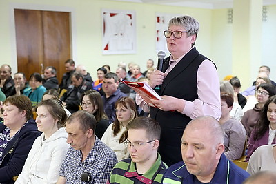Единство, будущее малых городов. Кочанова пообщалась с работниками ОАО \"Инвет\"