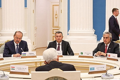 Путин встретился с главами правительств стран ШОС