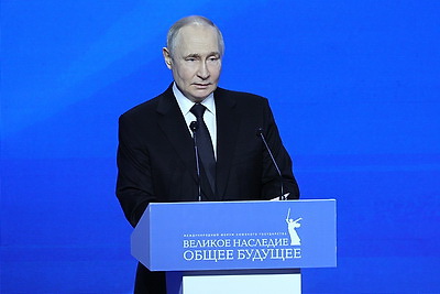Лукашенко и Путин приняли участие в союзном форуме \"Великое наследие - общее будущее\" в Волгограде