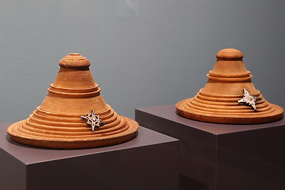 \"Элегантность серебра\". В Национальном художественном музее представили сокровища оманского двора