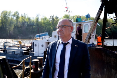 Модернизированную баржу для речного пароходства спустили на воду Немана в Гродно