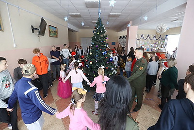Воспитанников Кобринской детской деревни поздравили с Новым годом