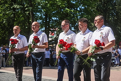 Более 2 тыс. человек прошли по центру Гродно в \"Шествии поколений\"