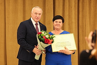 \"Коллективы АПК способны решать любые задачи даже в непростых условиях\". Назаров о заслугах сельхозпроизводителей