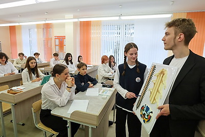 В школах Беларуси подходит к завершению первая учебная четверть