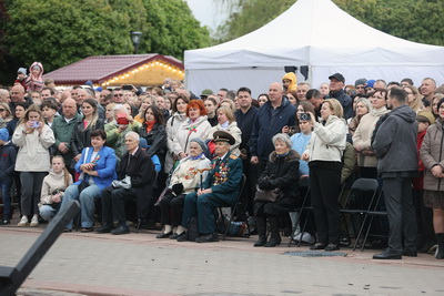 Перестрелка, взрывы и водружение Знамени Победы. В Гродно прошла реконструкция штурма Рейхстага