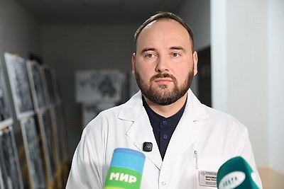 Чудеса как лекарство: к юным пациентам РНПЦ неврологии и нейрохирургии пришли Дед Мороз и Снегурочка