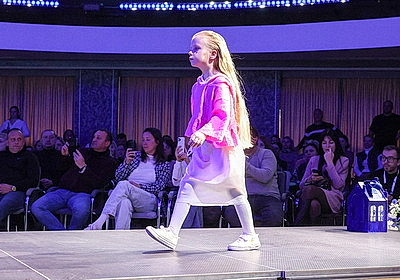 Дизайнеры и театры моды из Беларуси и России приняли участие в фестивале-конкурсе \"Синий дом\" в Витебске