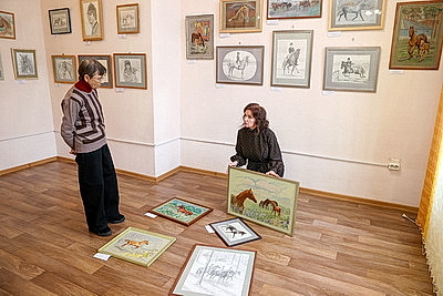 \"Лошадь - человеку крылья!\" Выставка творческих работ открылась в Гомеле
