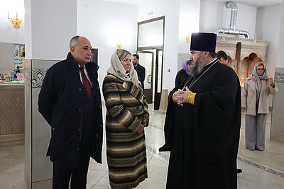 Делегация Нижегородской области передала в храм Гродно иконы и престол