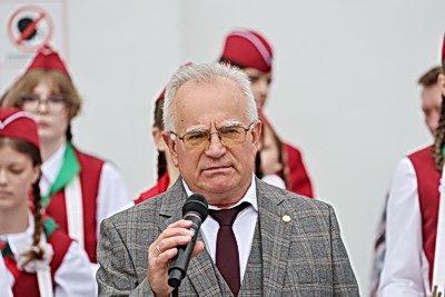 Сотни юных миротворцев собрались в центре Минска на линейку к Международному дню мира