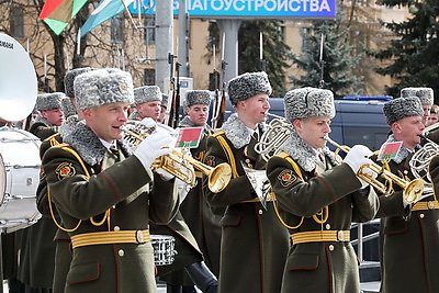 Премьер-министр Пакистана возложил венок к монументу Победы в Минске
