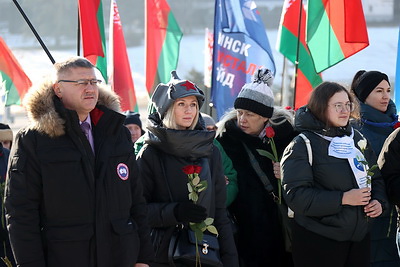 В День защитников Отечества к стеле \"Минск - город-герой\" возложили цветы