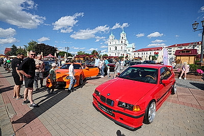 Адреналин, рев моторов в центре города. Соревнования по дрифтингу прошли Гродно