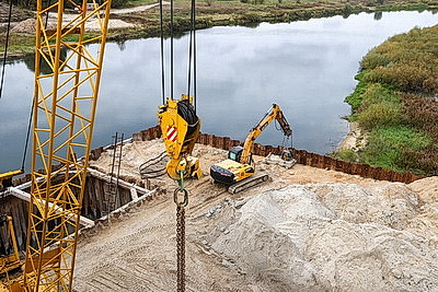 Новый мост через реку Сож возводят в Гомельской области