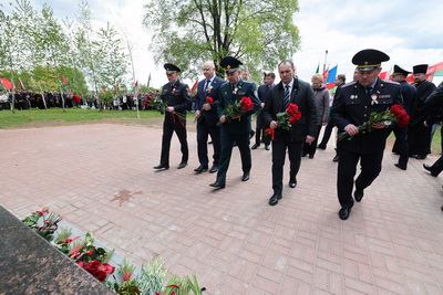 Памятный знак жертвам геноцида белорусского народа \"Древо жизни\" открыли в Витебске