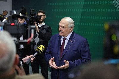 Лукашенко на \"Горизонте\" дал официальный старт массовому роботизированному производству телевизоров с ИИ