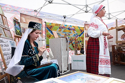 День белорусской письменности. В Лиде прошло открытие новой скульптуры, памятное гашение марки, презентации