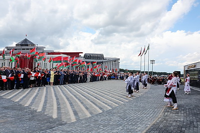 Обновленную областную Доску почета открыли в Могилеве