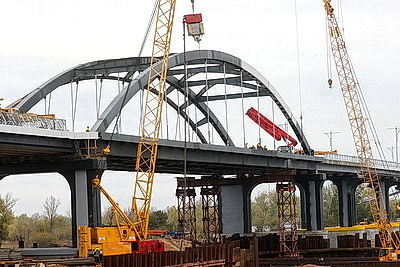 В Мозыре завершается строительство нового моста через Припять