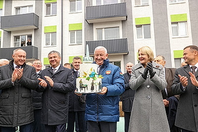 Памятник креветке, выставка караваев и подворий. В Белоозерске проходят \"Дажынкі-2025\"