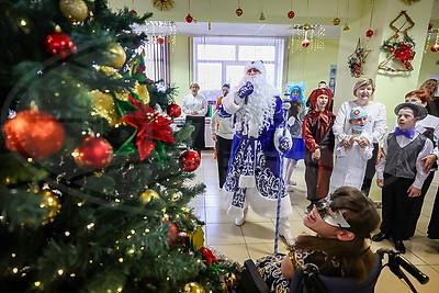 Детская площадка в подарок. Шулейко поздравил воспитанников пансионата \"Васильки\" в Щучинском районе