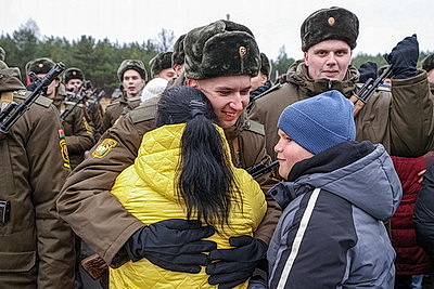 Начало освоения военной науки. Около 2,4 тыс. новобранцев приняли присягу в 72-м учебном центре