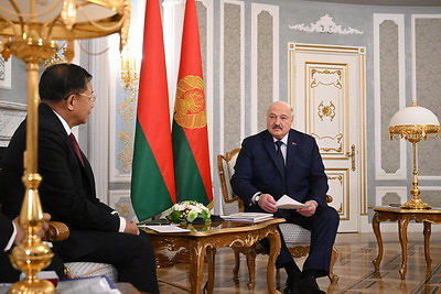 Встреча Лукашенко и премьера Мьянмы Мин Аун Хлайна проходит во Дворце Независимости