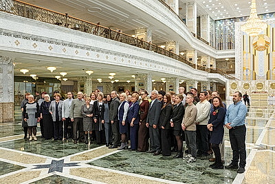 \"Красота и строгость, тепло и уют\". Масштаб и интерьеры Дворца Независимости впечатлили новых гостей