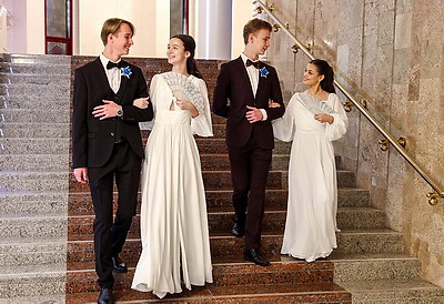 \"Атмосфера сказки!\". Более 40 пар кружились в танце на студенческом балу в Витебске